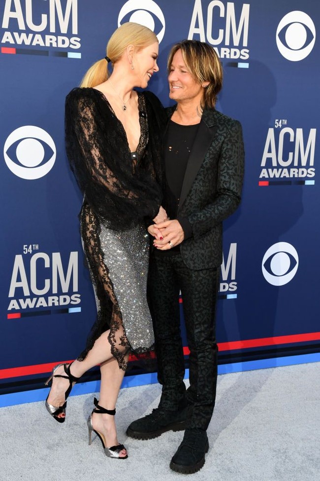 Musisi Keith Urban memiliki masalah kecanduan alkohol dan kokain sebelum menikah dengan aktris Nicole Kidman. Keduanya membuat perjanjian pranikah terkait dengan tidak adanya masalah alkohol dan kokain di rumah tangga mereka. Jika Keith Urban bisa menahan diri untuk tidak menggunakan narkotika dan alkohol, setiap tahunnya dia akan menerima US$ 600 ribu atau sekitar Rp 8,6 miliar. Foto: Getty Images