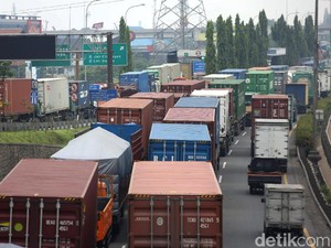 Long Span Proyek Tutupi 2 Lajur Tol Cikarang, Lalin Macet 20 Km