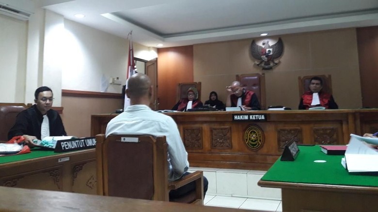 Kesaksian Douglas, Kakak Korban Pembunuhan Satu Keluarga di Bekasi Kesaksian Douglas, Kakak Korban Pembunuhan Satu Keluarga di Bekasi