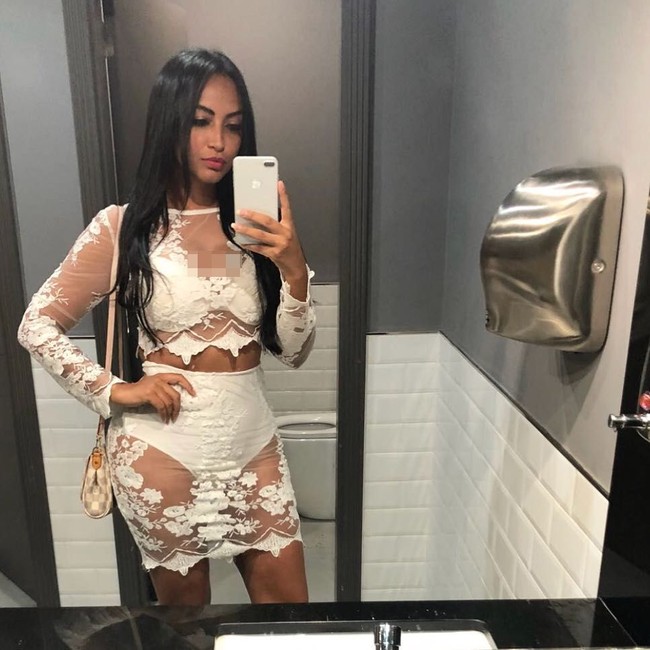 Ketika dikonfrontasi Michele mengenai aksinya merayu adiknya itu, Diego Costa membantah. Namun Michelle yakin cerita adiknya soal perilaku pesepakbola yang kini jadi pemberitaan karena menghina wasit di pertandingan Barcelona vs Atletico Madrid itu, benar adanya. Aku menolak mengangkat teleponnya dan aku tidak bicara lagi dengannya sejak kejadian itu, kata Michele. Foto: Instagram @ michelezuanne