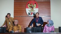 Mereka yang hadir di KPK, yakni Pramono Ubaid Tanthowi, Ilham Saputra, dan Evi Novida Ginting.