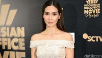 Marsha tampil cantik dan anggun dengan dress silver itu. Pool/Noel/detikFoto.