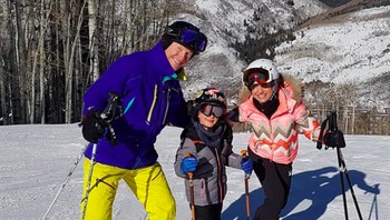 Phones4u kemudian berkembang jadi 600 toko dan laku keras. Tapi John memutuskan untuk menjualnya pada tahun 2006. Sayangnya kemudian, Phones4u malah bangkrut. Foto: Instagram