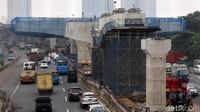 Namun, Kemenhub tak ingin mengambil risiko. Oleh karena itu, Direktur Jenderal Perhubungan Darat Kemenhub, Budi Setiyadi, menegaskan ada dua skenario yang disiapkan Kemenhub untuk mengurai kepadatan arus lalu lintas saat mudik Lebaran.