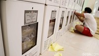 Beginilah penampakan kotak suara yang sudah selesai ditempel stiker khusus.