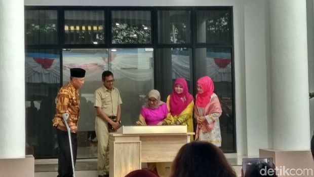 Mufidah Kalla Resmikan Gedung Promosi dan Oleh-oleh Tanah Datar Sumbar