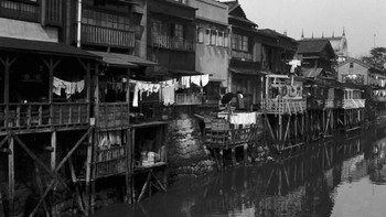 Suasana pemukiman di pinggir sungai Tokyo. Foto: Getty Images