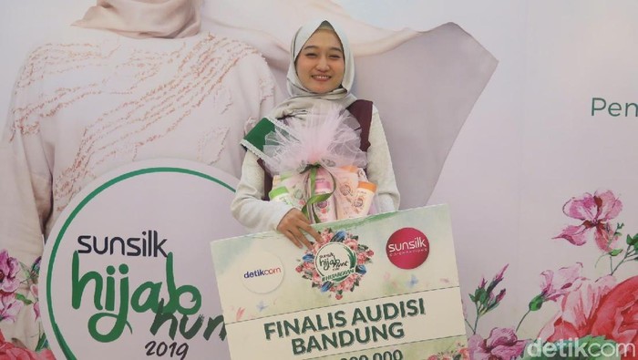 Maya Aditya Dewi, pemenang audisi Sunsilk Hijab Hunt Bandung. Foto: Hestianingsih/Wolipop Maya Aditya Dewi, pemenang audisi Sunsilk Hijab Hunt Bandung. Foto: Hestianingsih/Wolipop