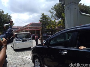Sebelum Kampanye, Prabowo Temui Sultan HB X di Kepatihan Yogya