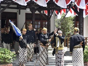 Ketika Tombak Abirawa Dikirab di Hari Jadi ke-53 Kabupaten Batang