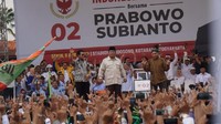 Prabowo lalu menyinggung banyaknya pejabat publik yang moralnya rusak. Dia menuding kini banyak gubernur dan kepala daerah kerap mengancam-ngancam rakyat.