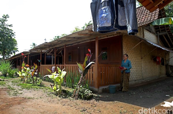 Selain menuju ke ujung timur Pulau Jawa yakni Banyuwangi, orang-orang Majapahit juga mengungsi ke Gunung Bromo (Suku Tengger) dan Pulau Bali (Rachman Haryanto/detikcom) Selain menuju ke ujung timur Pulau Jawa yakni Banyuwangi, orang-orang Majapahit juga mengungsi ke Gunung Bromo (Suku Tengger) dan Pulau Bali (Rachman Haryanto/detikcom)