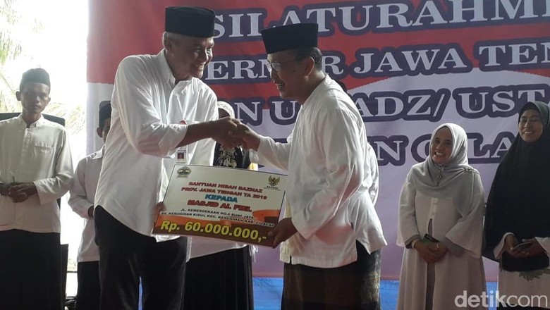 171.131 Guru Ngaji di Jateng Dapat Insentif Rp 100 Ribu per Bulan 171.131 Guru Ngaji di Jateng Dapat Insentif Rp 100 Ribu per Bulan
