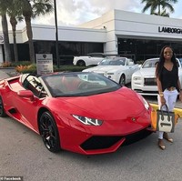 Seperti dikutip Daily Mail, pihak kepolisian telah menangkap dan memenjarakan ayah Jenny, Omar Ambuila atas kasus penyuapan dan pencucian uang. Uang hasil suap yang didapat sang ayah digunakan untuk membeli barang-barang mewah Jenny. Foto: Facebook