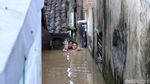 Detik-detik Evakuasi Ibu Hamil dari Banjir di Bandung