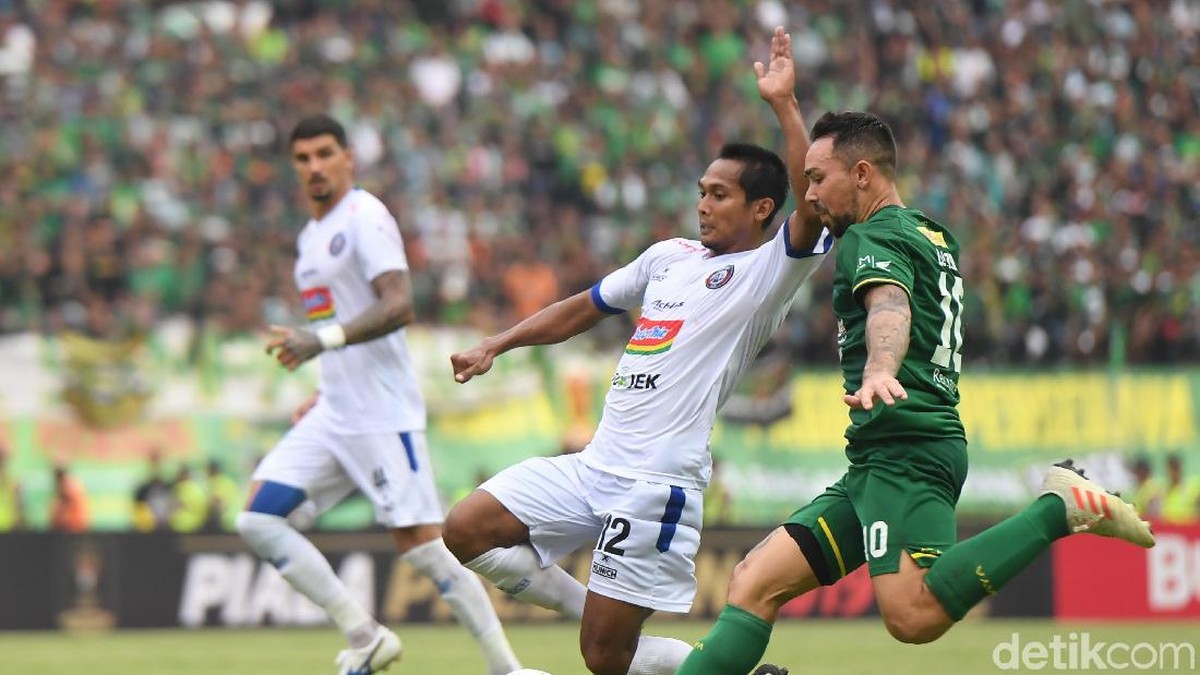 Arema mengimbangi Persebaya Surabaya 2-2 di leg pertama final Piala Presiden 2019. (Antara Foto)