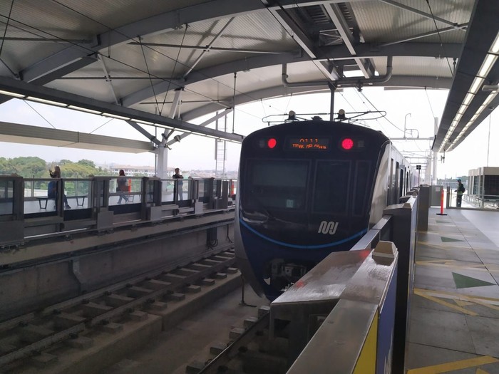 Menguji seberapa ngebut sinyal Smartfren di MRT Jakarta. (Foto: detikINET/Agus Tri Haryanto) Menguji seberapa ngebut sinyal Smartfren di MRT Jakarta. (Foto: detikINET/Agus Tri Haryanto)