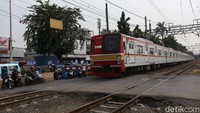 Kepala Balai Teknik Jakarta Banten Direktorat Jenderal Perkeretaapian Kemenhub Jumardi, pun menghimbau masyarakat untuk menggunakan beberapa jalan alternatif yang tersedia, salah satunya melalui flyover Cipinang.