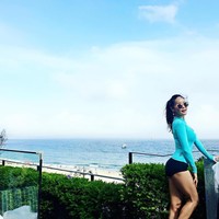 Sebenarnya, aku tidak menghasilkan apa-apa sekarang ini, kata penyanyi tampan itu.  Aku berencana untuk menghasilkan uang dengan melakukan pertunjukkan. Sekarang, kami hidup dari Mica. Itu adalah kependekan dari Mina card (kartu kredit Mina), tambahnya. Foto: Instagram @minakorea