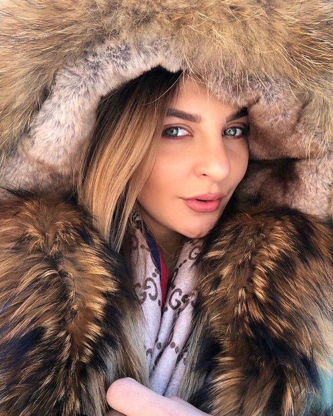  Gaya Hammer saat mengenakan makeup ini pun membuatnya dikagumi oleh banyak pria. Ia pun cukup populer di media sosial dengan memiliki 97 ribu lebih pengikut di akun Instagramnya. Foto: Instagram @ladyhammer_official