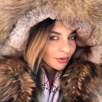  Gaya Hammer saat mengenakan makeup ini pun membuatnya dikagumi oleh banyak pria. Ia pun cukup populer di media sosial dengan memiliki 97 ribu lebih pengikut di akun Instagramnya. Foto: Instagram @ladyhammer_official