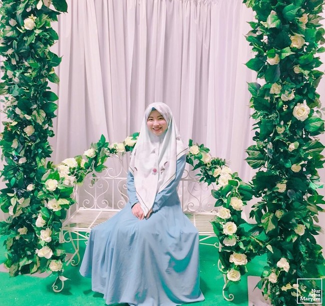 Tak tanggung-tanggung, ia pun memutuskan untuk berhijab. Wanita berhijab sangat jarang di Jepang, sehingga ia seringkali menjadi perhatian. Foto: Instagram/NurArisaMaryam