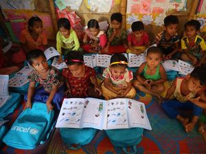 Semangat Anak-anak Rohingya Belajar di Pengungsian