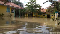 Kepala Disdik Kabupaten Indramayu Muhammad Ali Hasan mengatakan ketinggian air mencapai 60 cm di sekolah tersebut. Sehingga pelaksanaan USBN terpaksa ditunda dan sekolah diliburkan.
