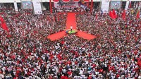 Dapat berapa nanti? Dapat berapa nanti? (Tahun) 2014 dapat 84 persen, di 2019 dapat berapa nanti? Di atas 90 persen, tunjuk jari! kata Jokowi. (Dok. Istimewa)