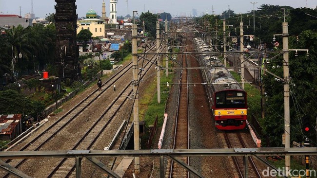 Operasi Perdana DDT Bikin Jadwal KRL Terganggu