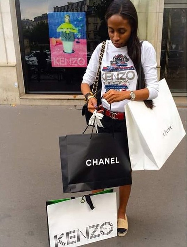 Jenny Ambuila merupakan influencer asal Miami, Amerika Serikat yang kerap memperlihatkan kemewahan hidupnya di media sosial. Namun siapa sangka ternyata hidup mewahnya itu didapat dari hasil korupsi ayahnya dan kasus pencucian uang. Foto: Facebook