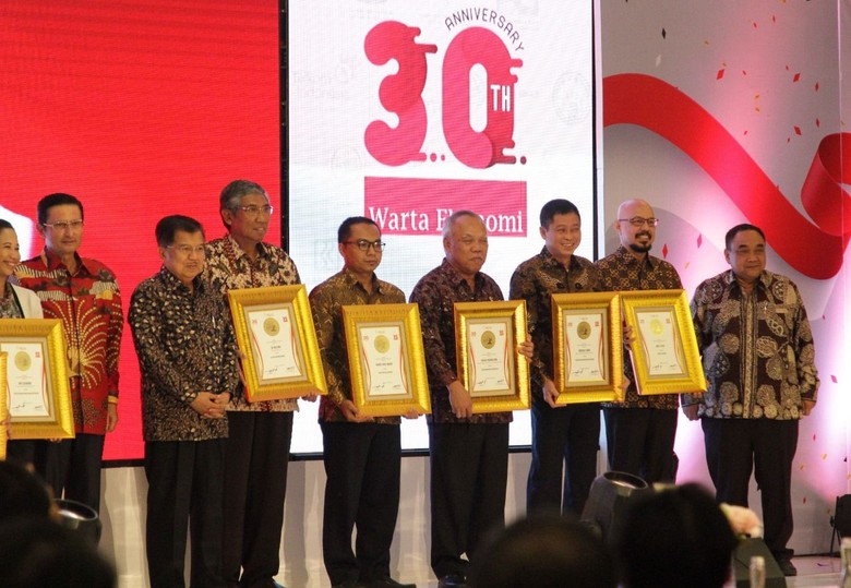 Jonan Terima Penghargaan Tokoh Energi Berkeadilan Untuk Rakyat Jonan Terima Penghargaan Tokoh Energi Berkeadilan Untuk Rakyat