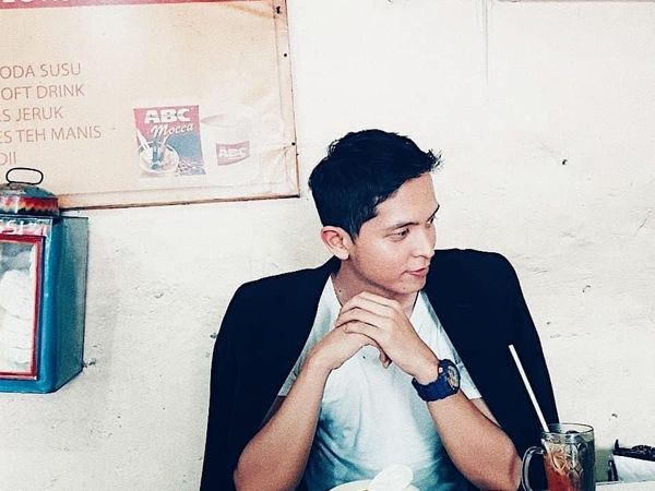 Gantengnya Gibran Marten, Aktor dan Adik Gading Marten yang Suka Kulineran