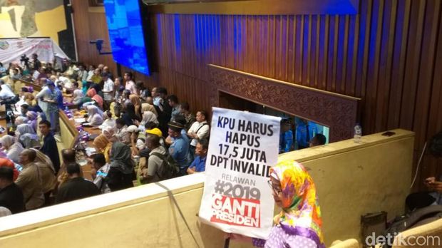 Diskusi soal DPT Bermasalah di DPR, Amien Rais: Memang Ada Genderuwonya