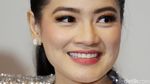 Titi Kamal Jadi Emak-emak Blink-blink