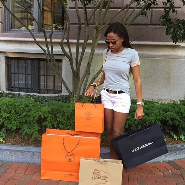 Jenny yang sering memamerkan sederet tas belanja dari butik high end seperti Hermes, Chanel, Dolce & Gabbana, dan Celine itu kini juga didakwa kasus pencucian uang. Foto: Facebook