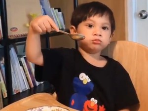 Pintarnya! Anak Andien, Kawa Bisa Kupas Telur Rebus Sendiri