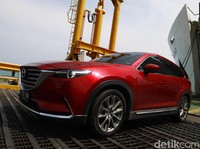 Ngegas dengan SUV Mahal Jepang di Tol Bakter