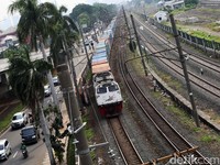 Operasi Perdana DDT Bikin Jadwal KRL Terganggu