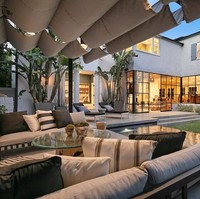 Ini merupakan rumah pertama mereka sebagai pasangan menikah, jadi suatu hal yang besar. Mereka menyewa desainer untuk merenovasi rumah. Proyek menyenangkan bagi mereka, kata sumber seperti dikutip dari People. Foto: Instagram/@hiltonhyland