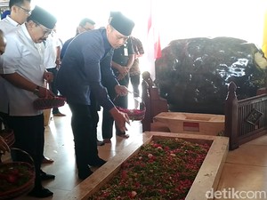 Ziarah ke MBK, AHY: Revolusi Harus Kembali ke Relnya