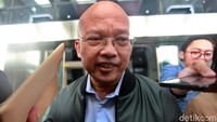 Ia diperiksa terkait kasus dugaan suap distribusi pupuk yang menyeret anggota DPR dari Fraksi Golkar Bowo Sidik Pangarso.
