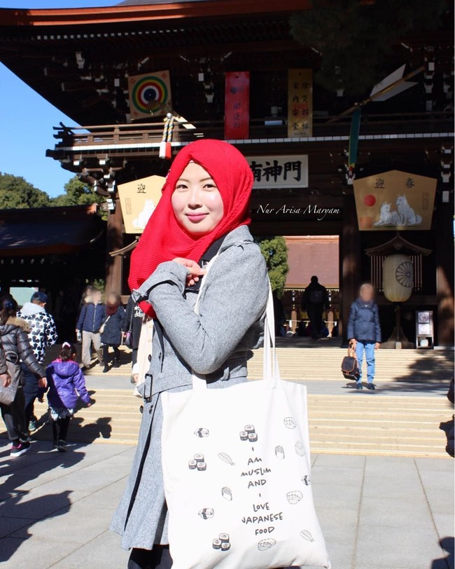Jepang memiliki populasi muslim yang sangat sedikit. Tak heran, jika Nur Arisa Maryam menjadi perhatian setelah memutuskan untuk masuk Islam. Nur Arisa juga mantap memakai hijab setelah menjadi mualaf. Foto: Instagram/NurArisaMaryam