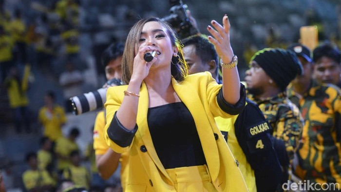 Cita Citata saat tampil di Istora Senayan.