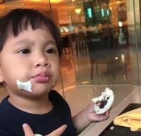 Pintarnya! Anak Andien, Kawa Bisa Kupas Telur Rebus Sendiri