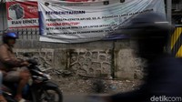 Imbas dari beroperasinya DDT adalah ditutupnya dua perlintasan sebidang yang biasa digunakan untuk menyeberang, perlintasan tersebut adalah, JPL 52 di Pisangan Lama, Pasar Enjo dan JPL 66 di Jl. Stasiun Cakung, Jakarta Timur.