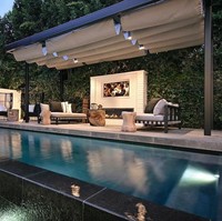 Rumah berkonsep open space yang didominasi elemen kayu ini diberi nama The Tropics. Desain rumah dibuat dengan gaya klasik ala Hollywood namun diberi sentuhan modern. Foto: Instagram/@hiltonhyland