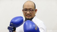 Penyidik senior KPK Novel Baswedan masih menanti terang dari kasus penyiraman air keras yang membuat matanya rusak parah dua tahun lalu. Novel disiram air keras pada 11 April 2017 usai salat subuh di Masjid Al Ihsan yang berjarak sekitar 4 rumah dari rumah Novel. Rumah Novel sendiri berada di Jalan Deposito T nomor 8, RT 03 RW 10, Pegangsaan Dua, Kelapa Gading, Jakarta Utara.