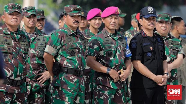 Simulasi: Pasukan Elite TNI Bebaskan Sandera dalam 15 Menit