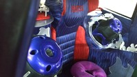 Interior pada mobil Agya konsumennya berubah drastis layaknya berada di sebuah club malam dengan berbagai komponen audio terkini yang diaplikasikannya. Foto: Ridwan Arifin